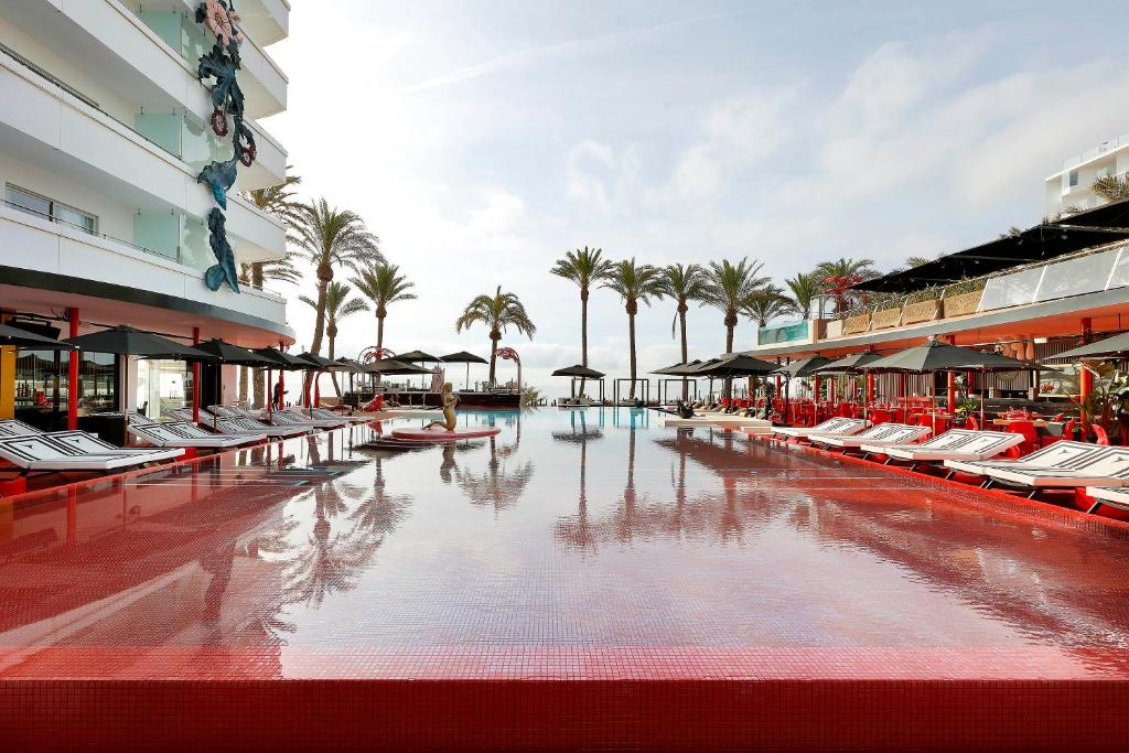 Ushuaia Ibiza Beach Hotel - Adults Only, Platja den Bossa ...