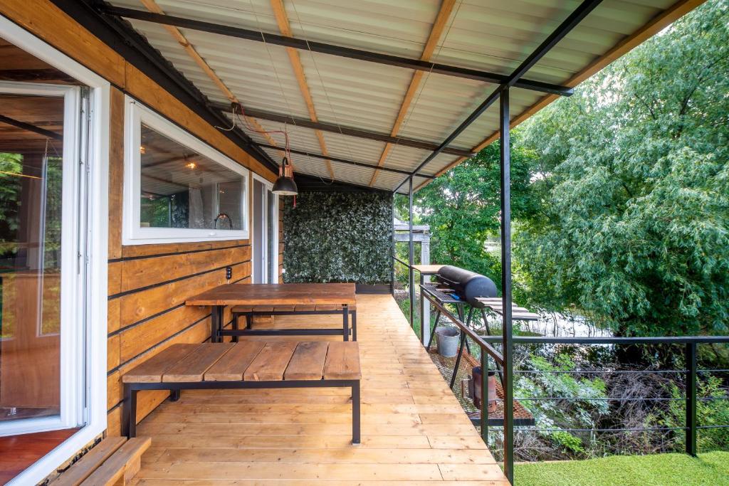 Balkón nebo terasa v ubytování Brauhaus Danube Cottage