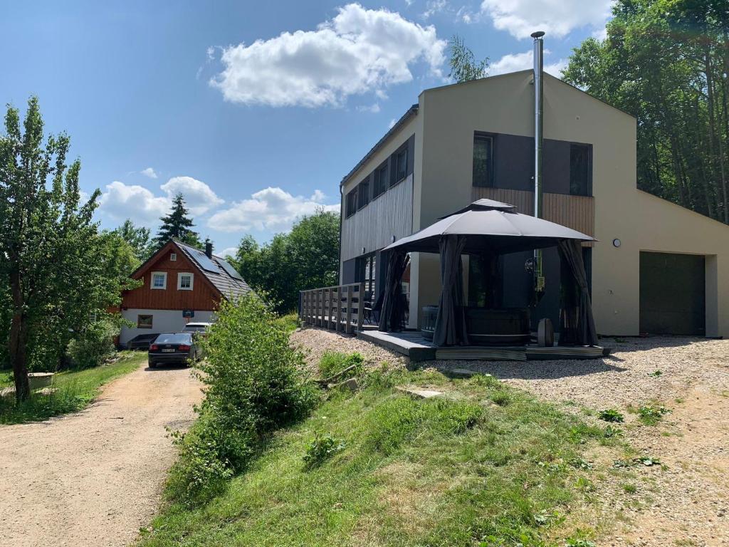Hoone, kus puhkemaja asub