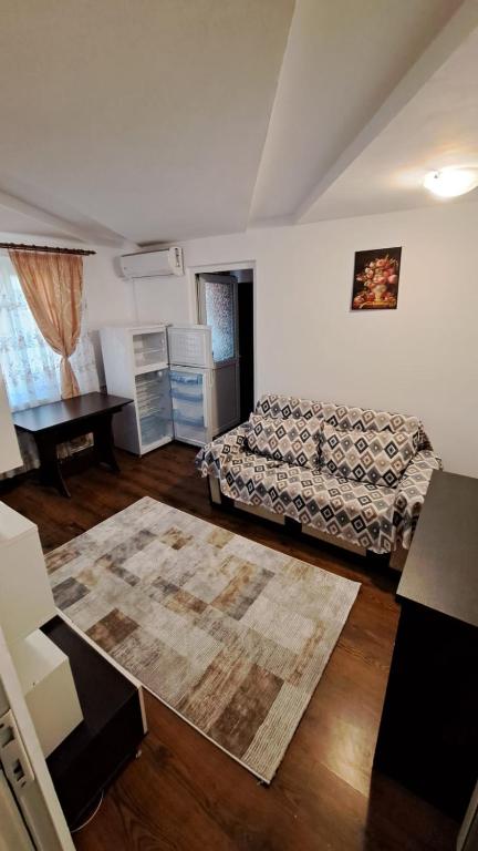 a bedroom with a bed and a table in a room at Apartament Rareș in Năvodari