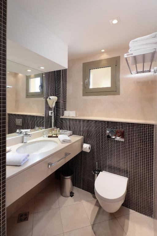 Blue Waves Resort - 17