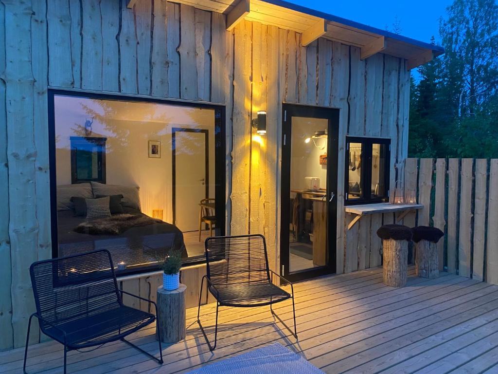 Patio nebo venkovní prostory v ubytování Forest cabin with stunning mountain view & Sauna