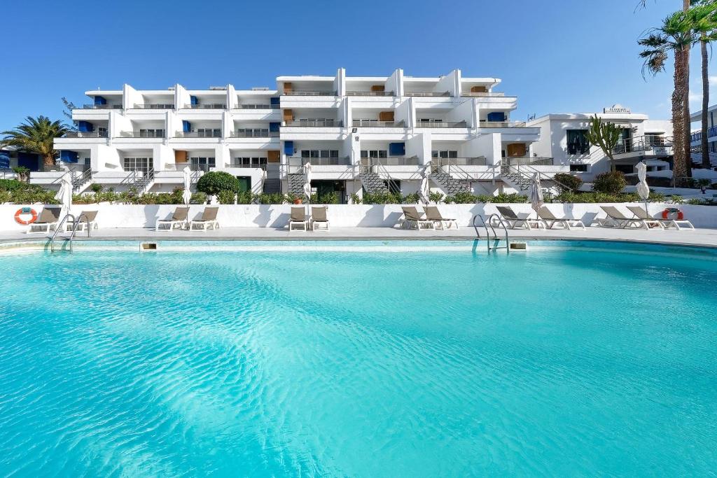 a large swimming pool in front of a hotel at Labranda El Dorado in Puerto del Carmen