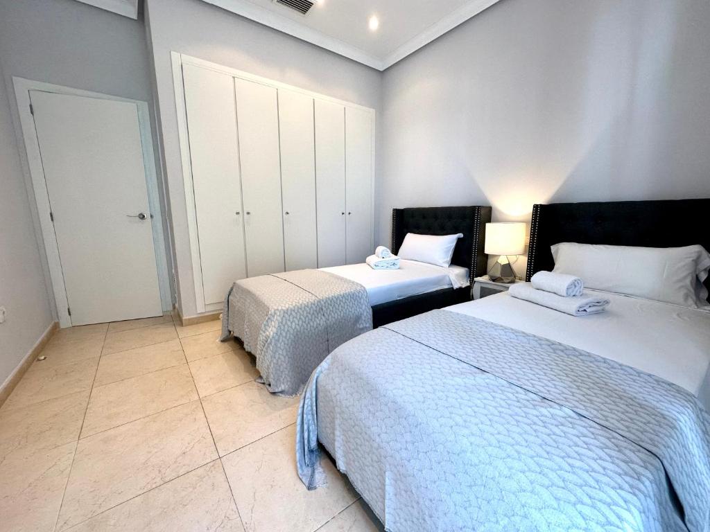 Postel nebo postele na pokoji v ubytování Reinapart Patacona Beachfront Seaview