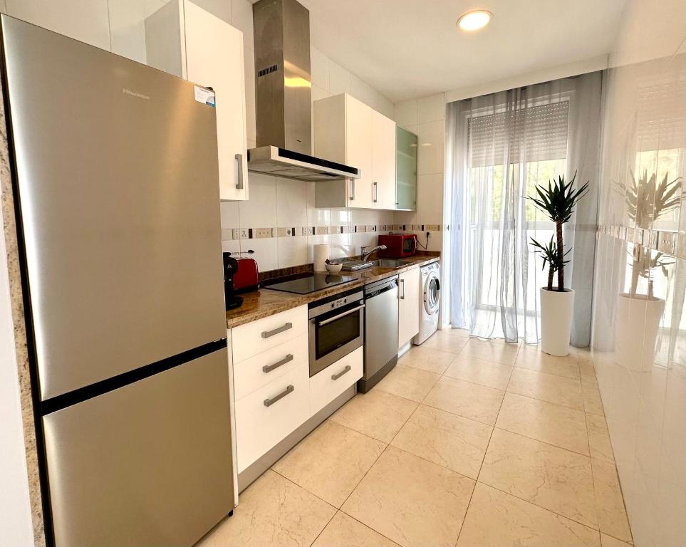 Kuchyň nebo kuchyňský kout v ubytování Reinapart Patacona Beachfront Seaview