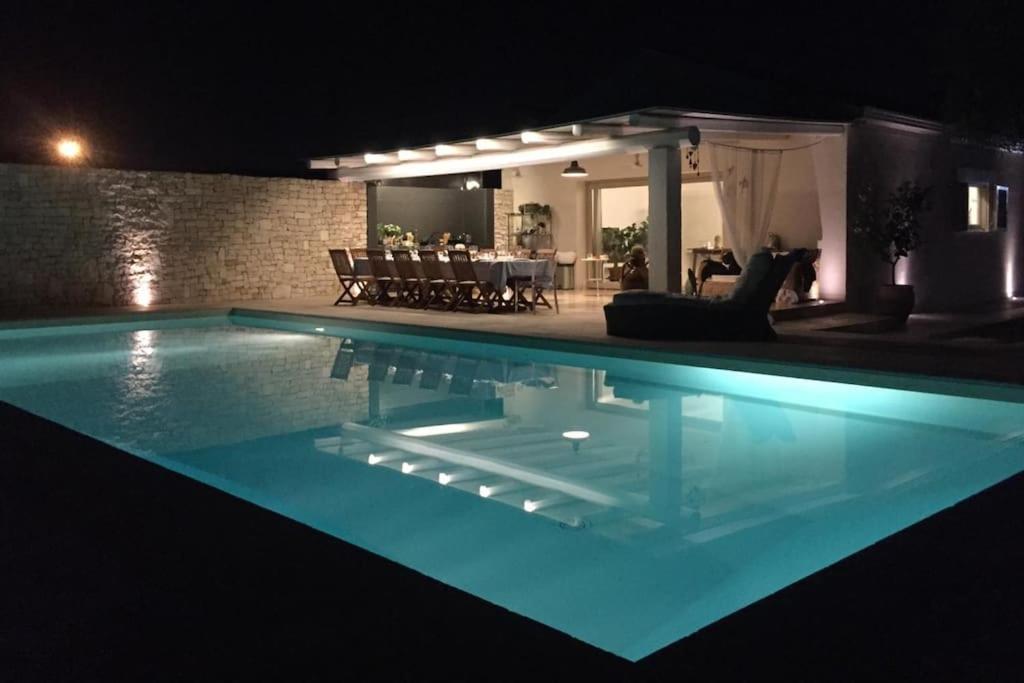 Bazén v ubytování Villa Poggio Fiorito nebo v jeho okolí