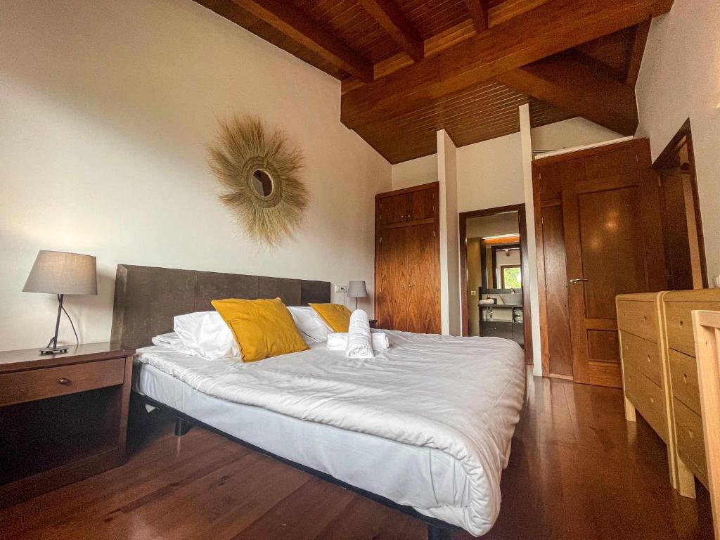 Posteľ alebo postele v izbe v ubytovaní Cal Peró Casa de montaña