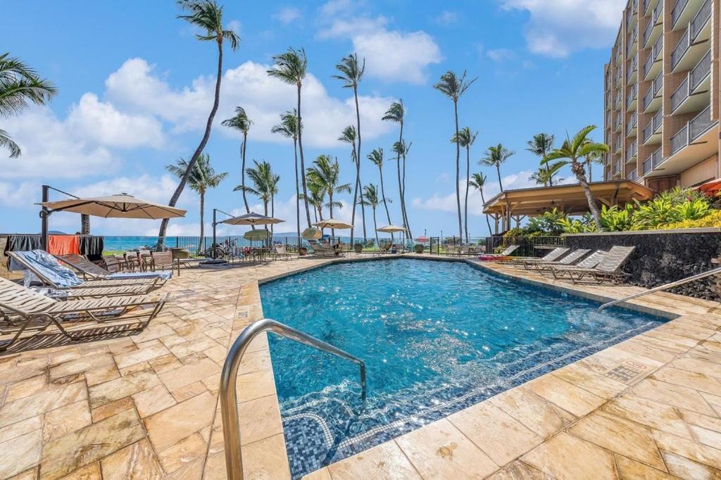 Bazén v ubytování Oceanfront Mana Kai 2 bedroom condo nebo v jeho okolí