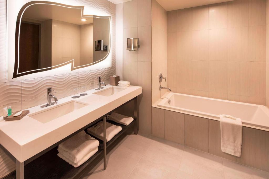 The Westin Jackson - Executive Suite, 1 King