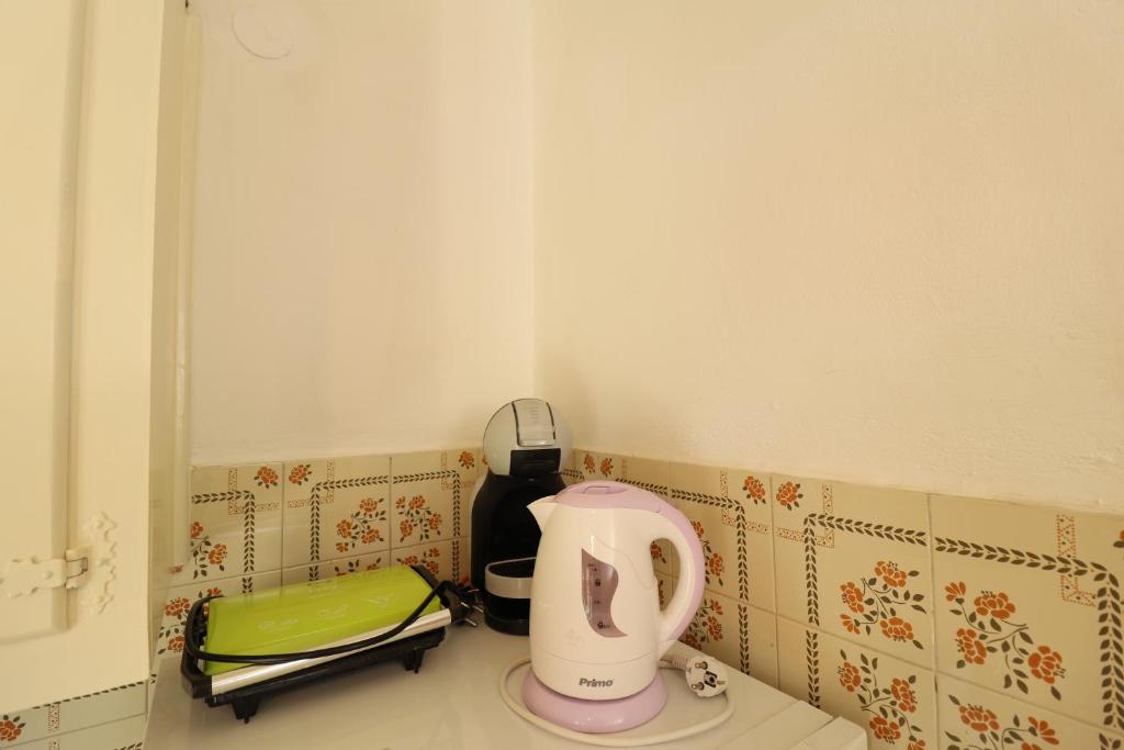 Příslušenství pro přípravu čaje a kávy v ubytování Dragana apartments