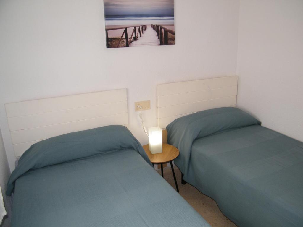 Postel nebo postele na pokoji v ubytování JARDÍN VI Mnostrum Playa de Gandía