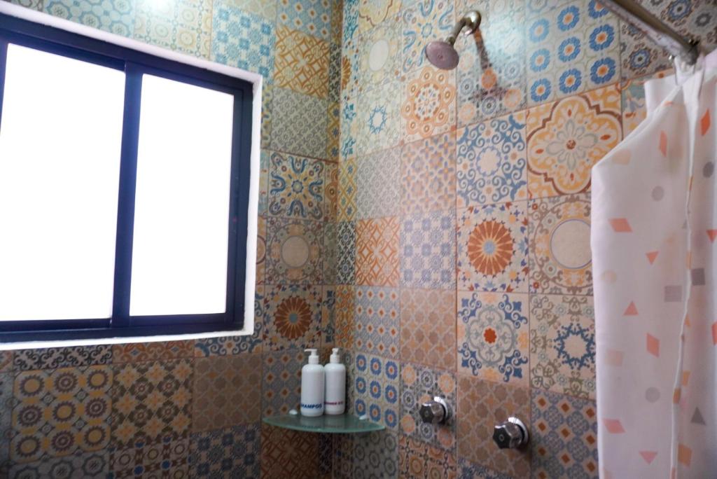 Bagno di HOSTAL CHOCOLATE CALENDA