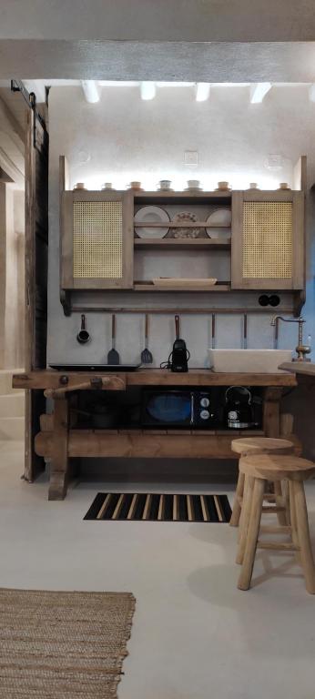 a room with a wooden table and a bench at ClockWise Earthy Vibe House in Apano Chora in Ano Syros