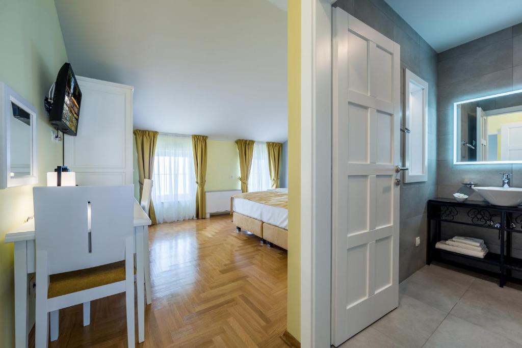 Hotel Domino - Deluxe Double Or Twin Room With Sea View