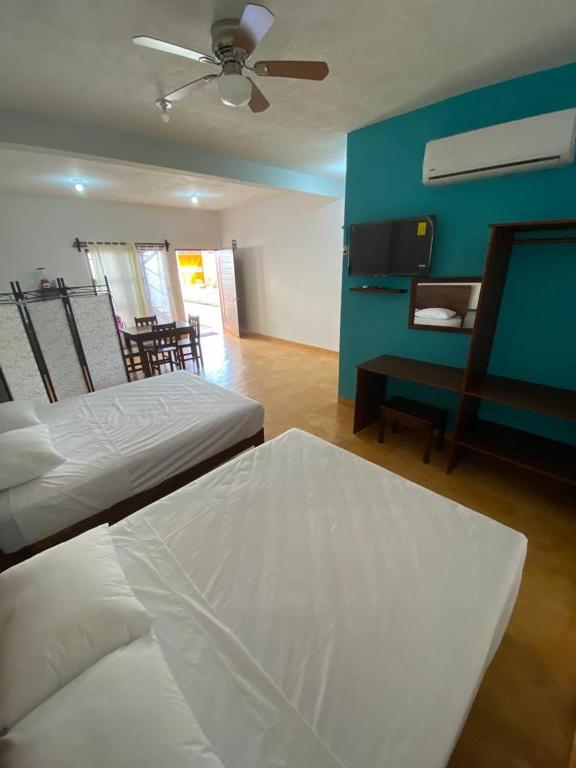 Postel nebo postele na pokoji v ubytování Casa Suites Minizoo