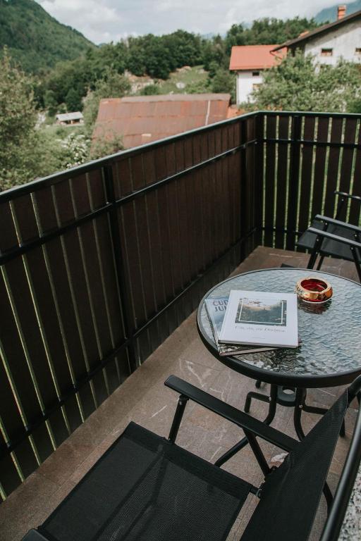 Balkón nebo terasa v ubytování Apartmaji URŠIČ