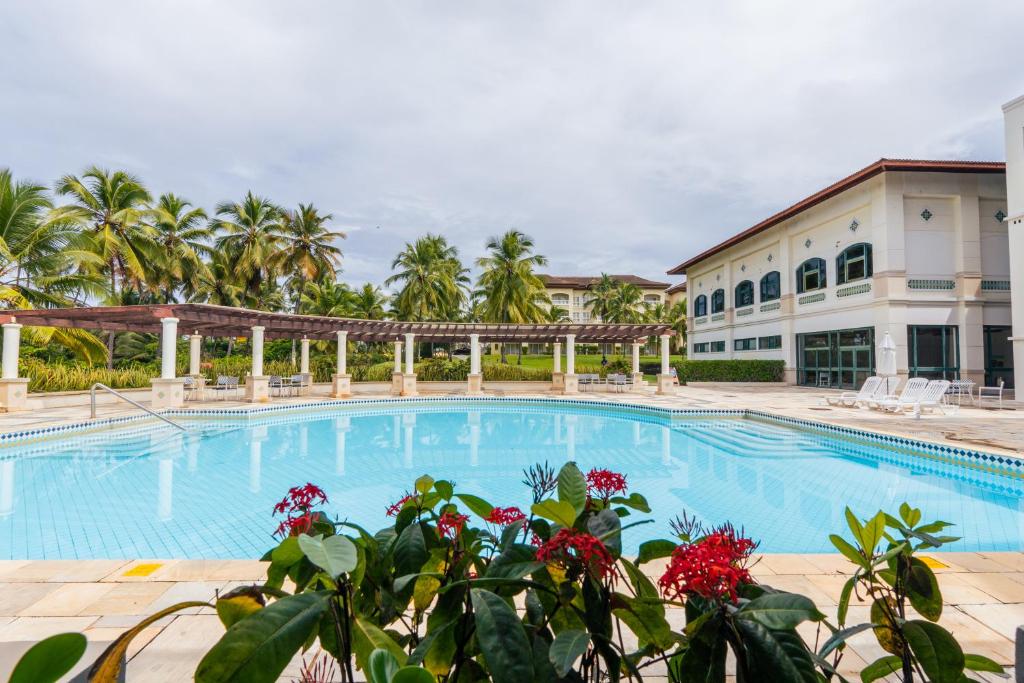 a large swimming pool in front of a building at Sauipe Resorts Ala Mar - All Inclusive in Costa do Sauipe
