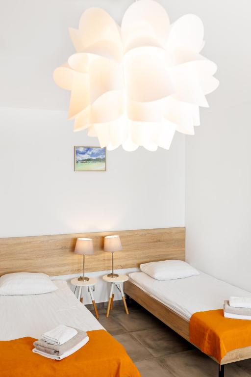 Postel nebo postele na pokoji v ubytování SEO2 Rewal - Apartamenty z osobnym wejściem, grzany basen, darmowe sauny, parking, grill, wifi