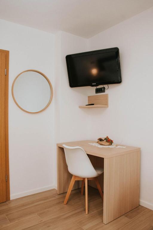 TV a/nebo společenská místnost v ubytování Apartmaji URŠIČ