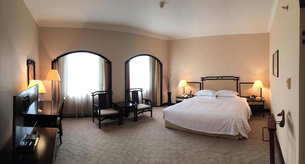 Postel nebo postele na pokoji v ubytování Yindo Jasper Hotel Zhuhai