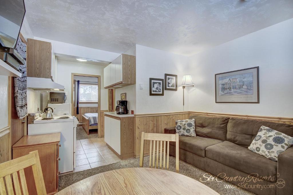 Affordable Breck Getaway with Recent Updates, Spacious Lobby, Outdoor