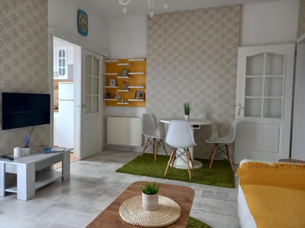 TV a/nebo společenská místnost v ubytování Apartman Marija