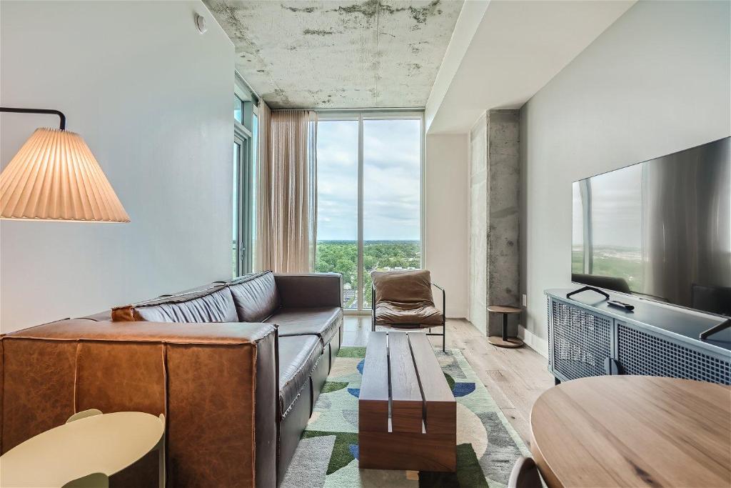 a living room with a couch and a table at Spacious 1 BR condo - Amazing views - Pool - Kitchen in Austin