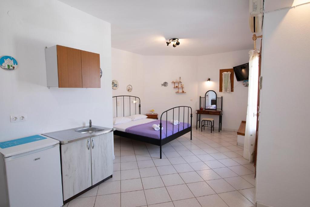 Postel nebo postele na pokoji v ubytování Froudi Rooms
