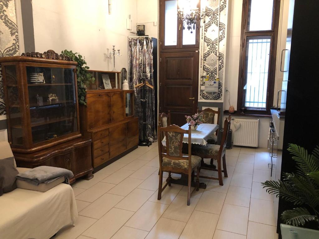 Posedenie v ubytovaní Secession Luxury Apartment