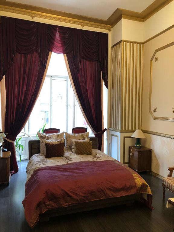 Posteľ alebo postele v izbe v ubytovaní Secession Luxury Apartment
