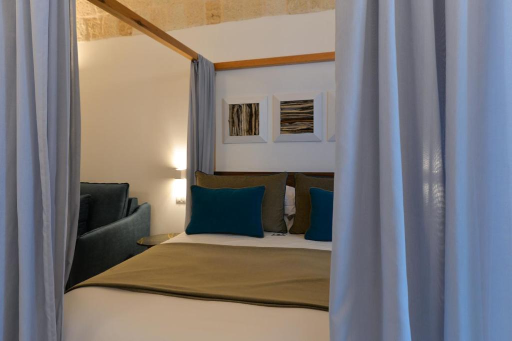 Postel nebo postele na pokoji v ubytování B-Welcome Rooms of Charme e Relax