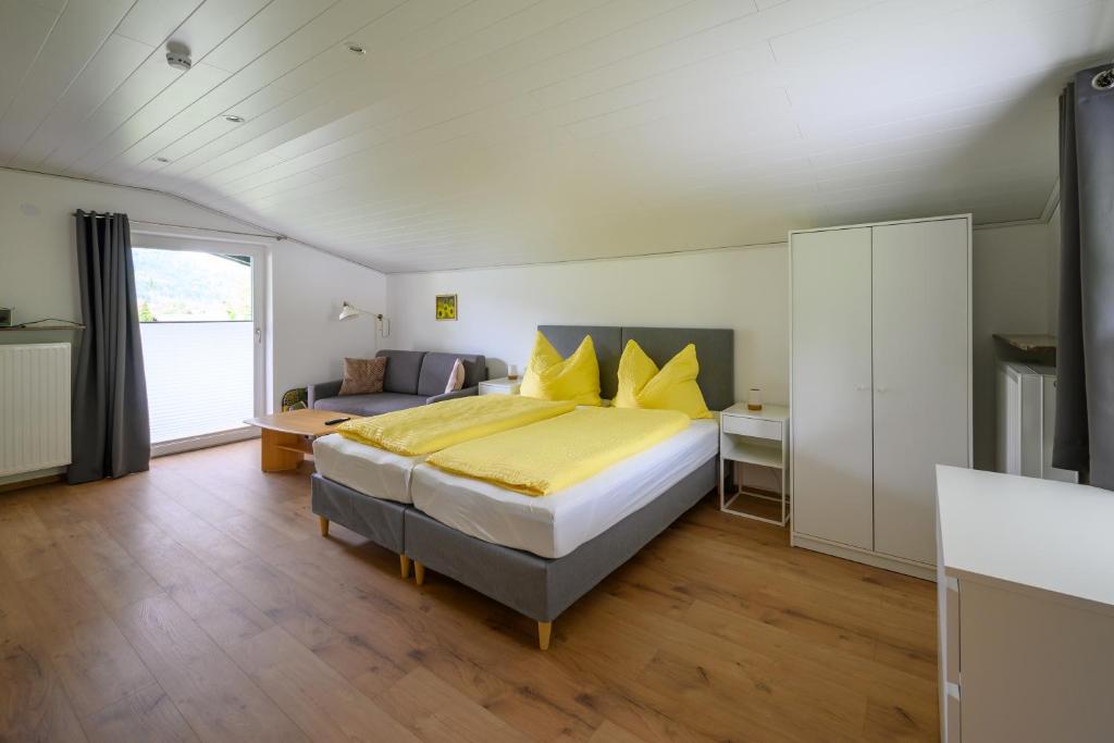 Postel nebo postele na pokoji v ubytování Am Randersberg - Wohnung Nr 1