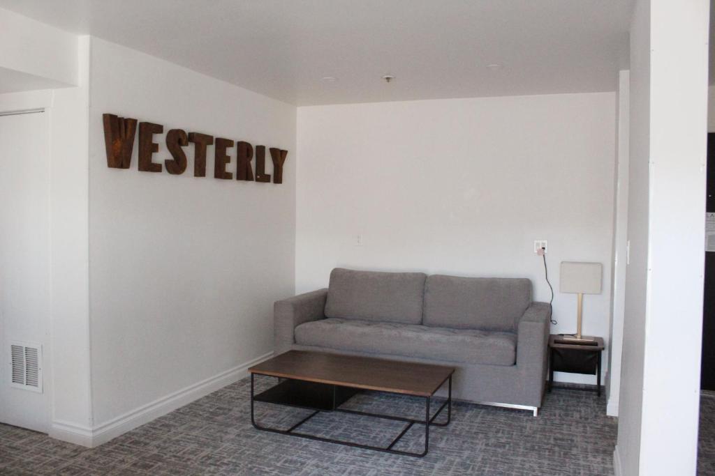 Vinland Hotel and Lounge - Westerly Wine Suite