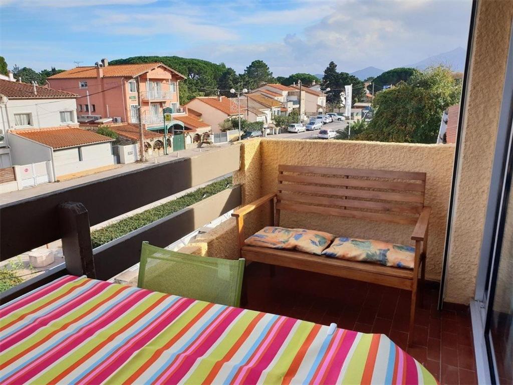 Photo de la galerie de l'établissement Appartement T3 avec Mezzanine, Piscine, Parking Privé - 300m de la Plage - Argelès-sur-Mer - FR-1-388-158, à Argelès-sur-Mer