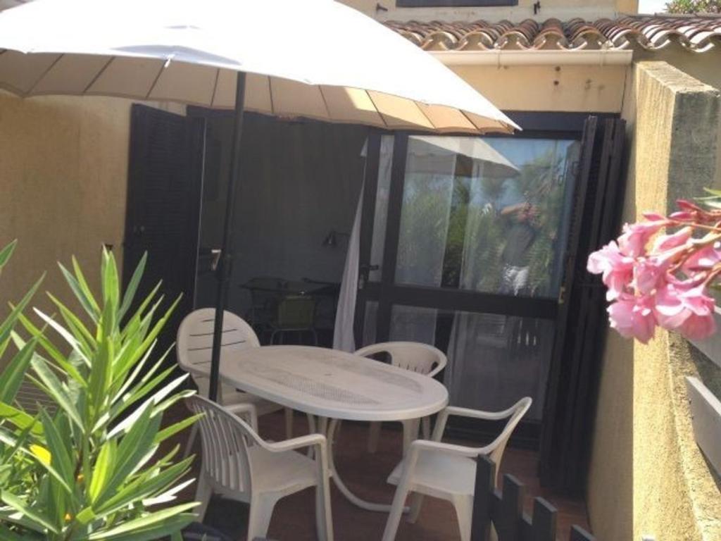 Photo de la galerie de l'établissement Villa 2 pièces, 4 couchages, face à la mer, parking privé, proche commerces, plage à 300m. - FR-1-81-474, à Port-Leucate