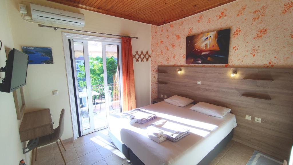 TV a/nebo společenská místnost v ubytování Gogo's - Γωγώ Rooms & Studios