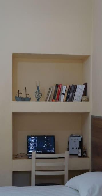 Alle's Myslym Shyri studio apartment - Image 4