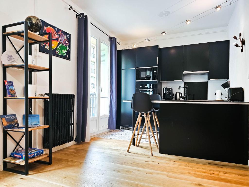 Galeriebild der Unterkunft Le Lacydon - Quality apartment at Vieux-Port - Fully Equipped with Air-con in Marseille