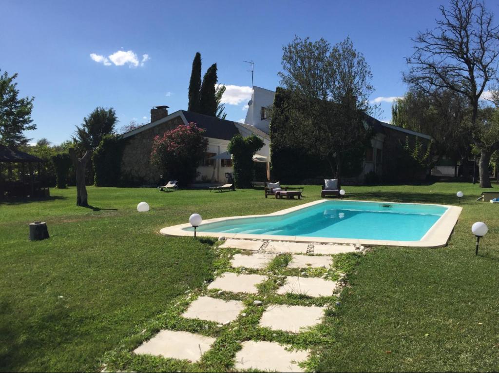 Precioso chalet a 15 min de Madrid - Maison De Cinq Chambres