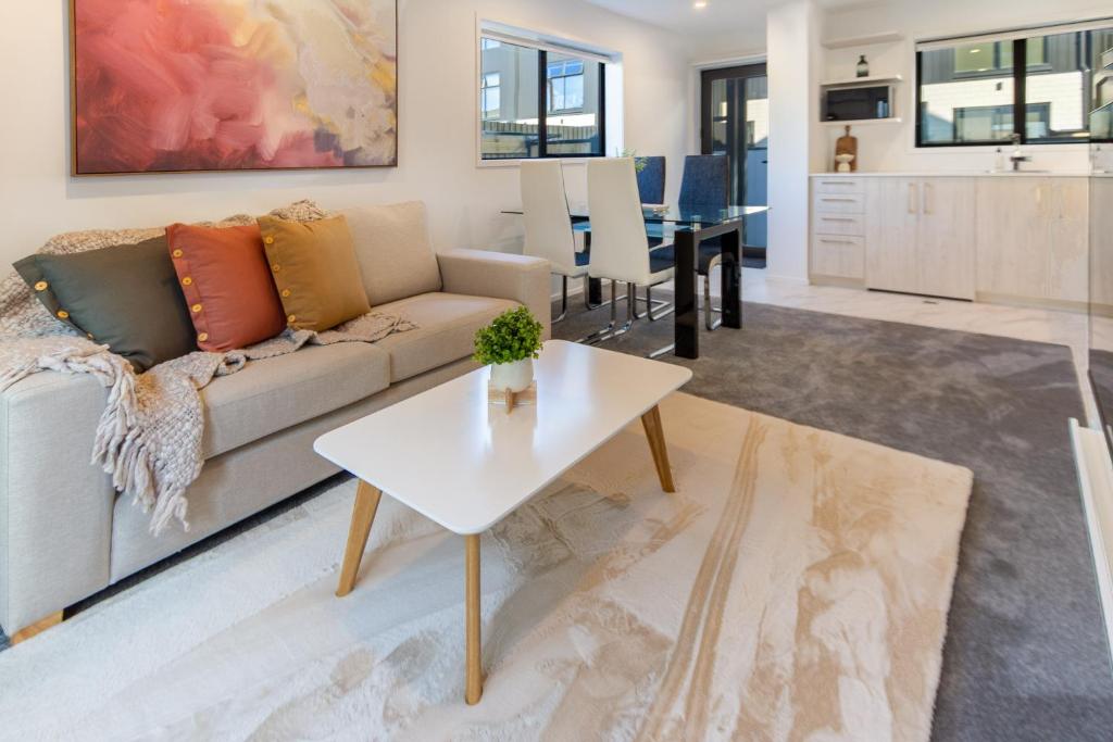 Modern 2 bed, Hagley Park, Riverside Market