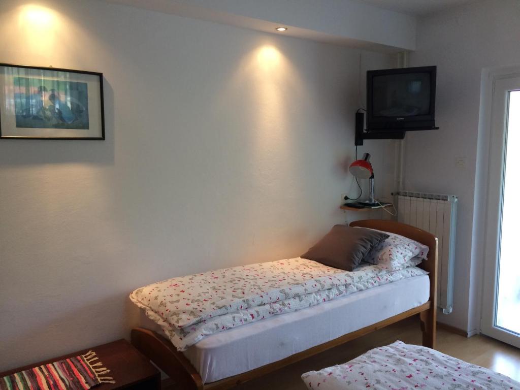 Postel nebo postele na pokoji v ubytování Tourist Rooms Sajovic