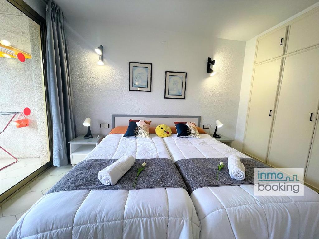 Postel nebo postele na pokoji v ubytování Novelty Beach 2 Salou, climatizado, piscina y playa