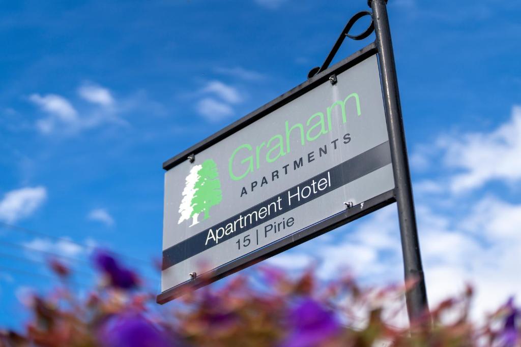 Graham Apartments - Resim 9