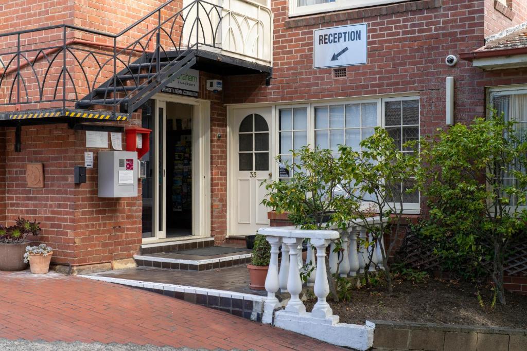 Graham Apartments - Resim 20