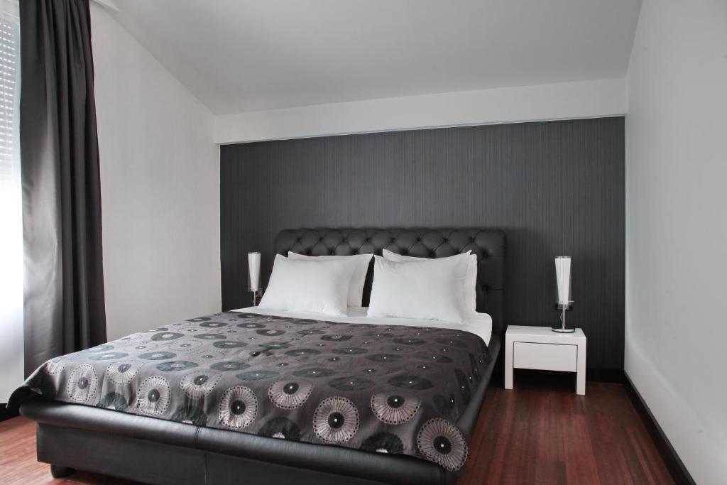 Postel nebo postele na pokoji v ubytování Nova City Garni Hotel Signature Collection