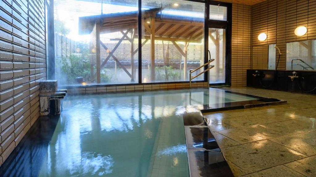 Bazén v ubytování Tamaya Ryokan nebo v jeho okolí