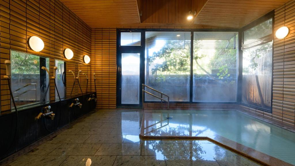 Bazén v ubytování Tamaya Ryokan nebo v jeho okolí