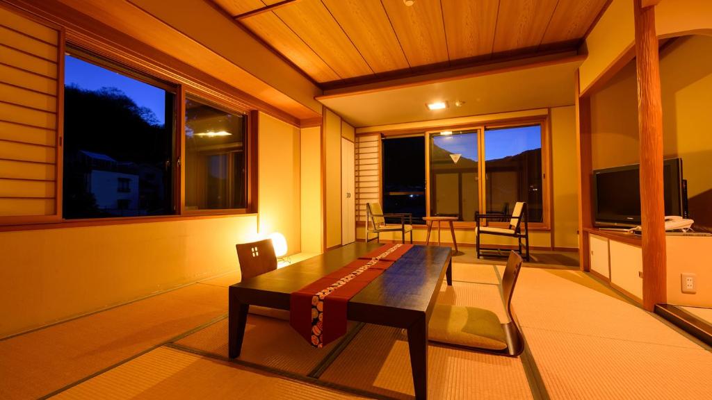 Posezení v ubytování Tamaya Ryokan