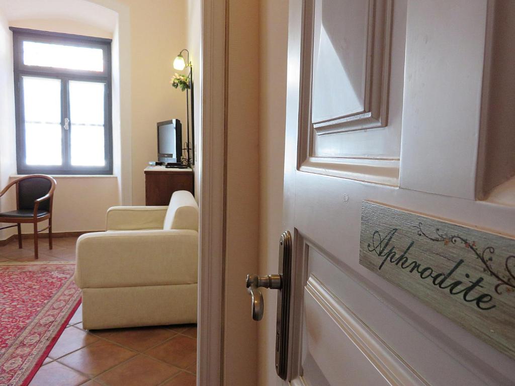 Posezení v ubytování Phaedra Hotel