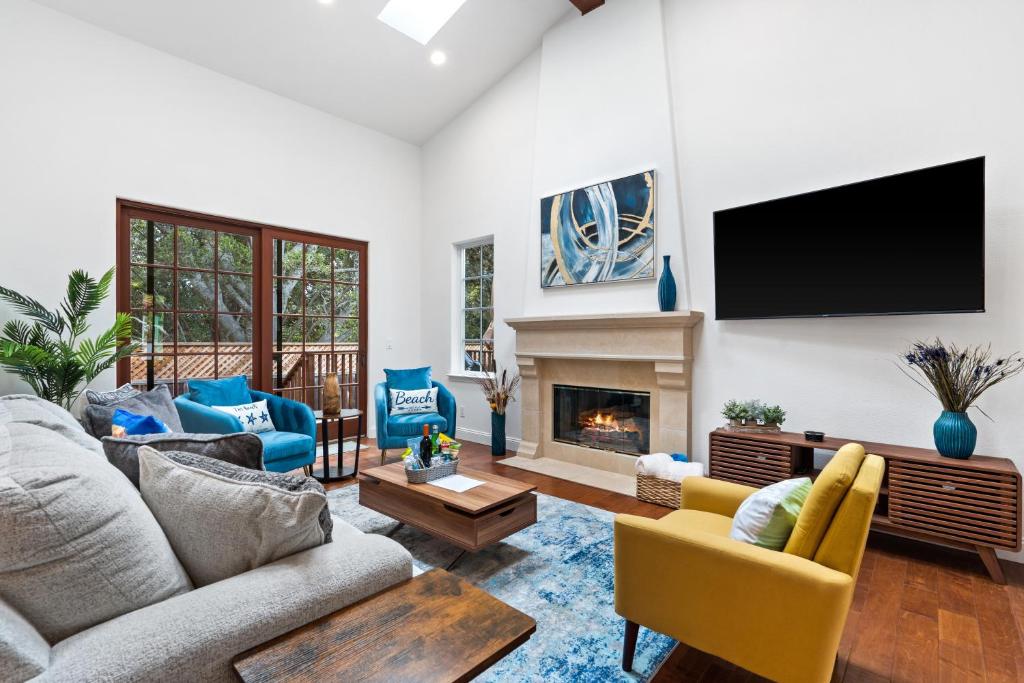 a living room with a couch and a fireplace at Gorgeous Santa Cruz Villa - Modern Beachside Paradise with NEW Hot Tub & Fast Wi-Fi in Santa Cruz